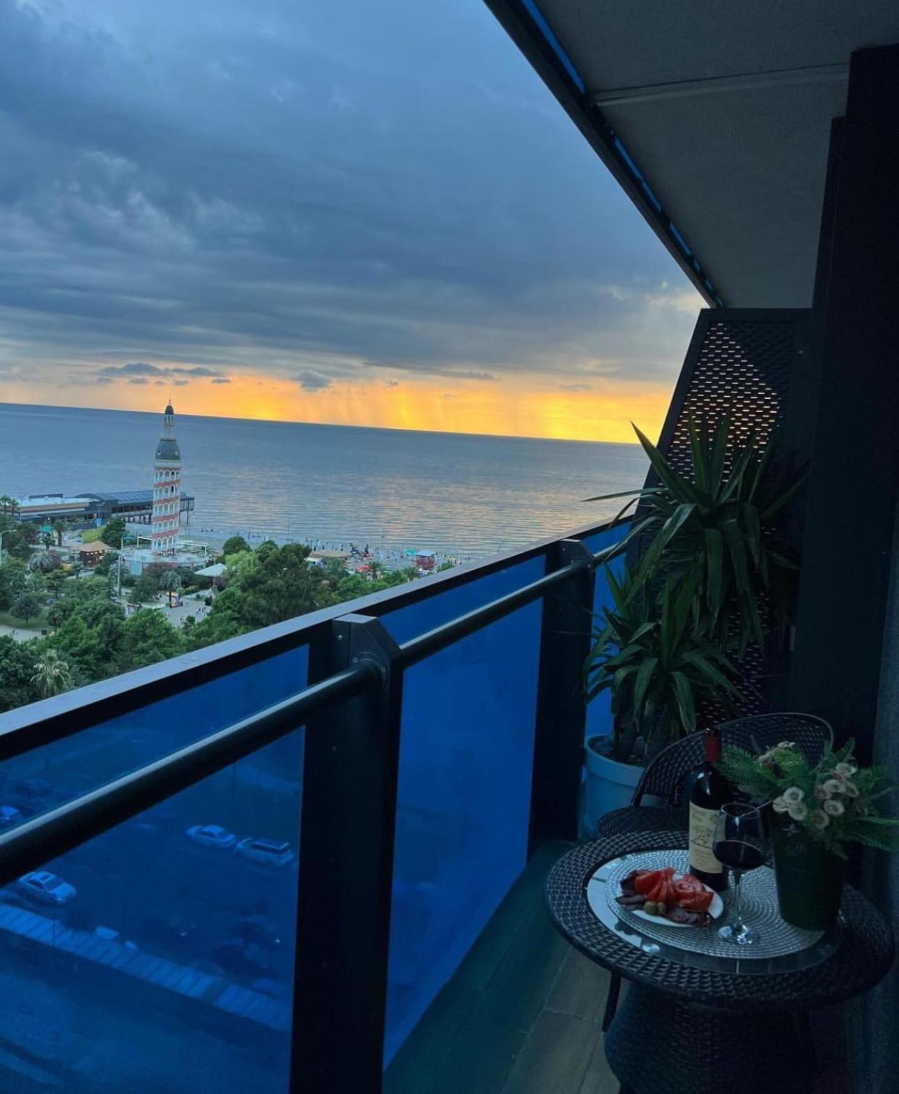 Luxury Panorama Sea View Apartment & Central Батуми Экстерьер фото