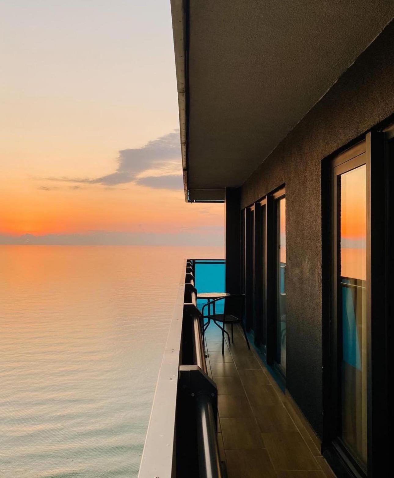 Luxury Panorama Sea View Apartment & Central Батуми Экстерьер фото